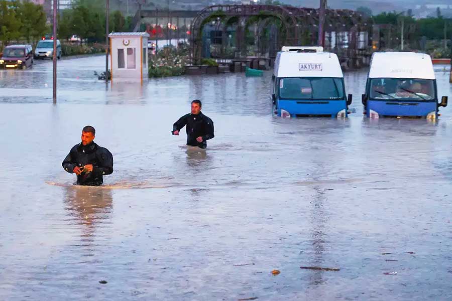 Grandes inundaciones en capital de Türkiye por lluvias grandes-inundaciones-en-capital-de-turkiye-por-lluvias